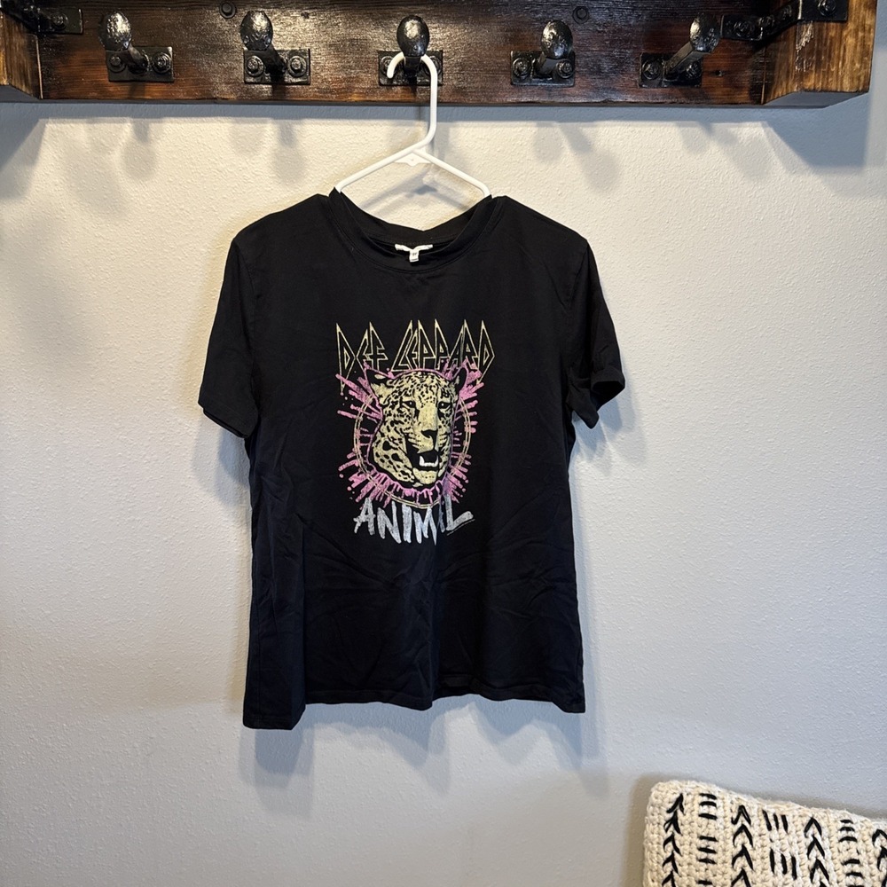 Def Leppard Animal T-Shirt Black Medium | MSRP =‎ $30